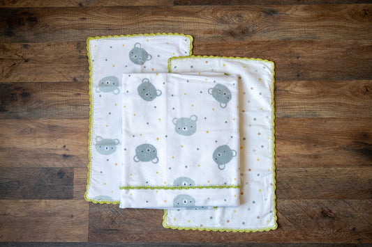 Little Bear Blanket & Burp Cloth Set 🐻💚✨